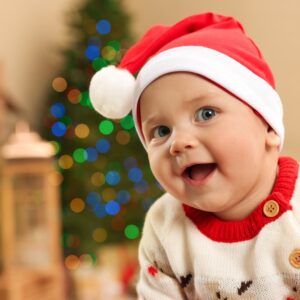Baby i juletrøje